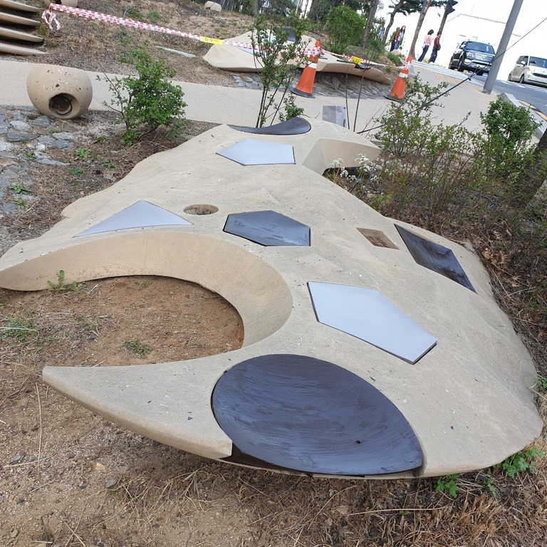 예술품 조형물 수리공사 - 남산 CJ본사 앞